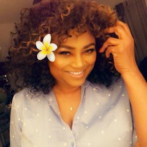 Meet your Posher, Elleana